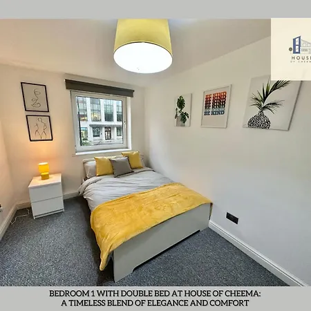 Woodhouse Weekend Retreat Near Bars & Universities شقة *