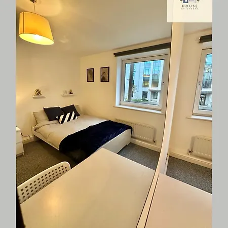 شقة Woodhouse Weekend Retreat Near Bars & Universities ليدز