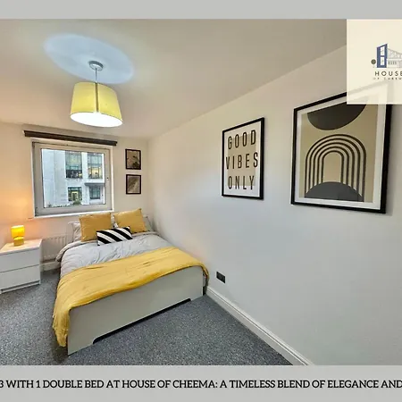 Woodhouse Weekend Retreat Near Bars & Universities شقة *