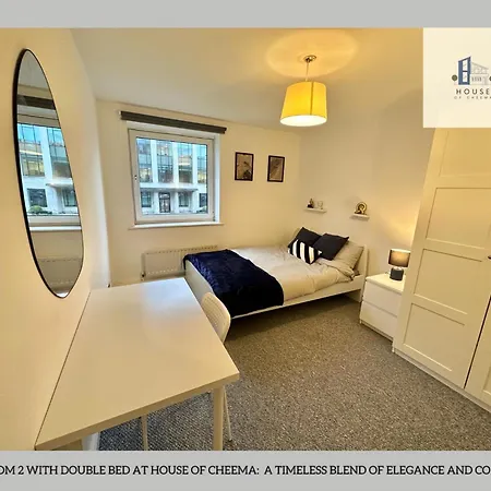 Woodhouse Weekend Retreat Near Bars & Universities شقة *