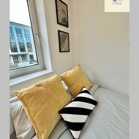 Woodhouse Weekend Retreat Near Bars & Universities *